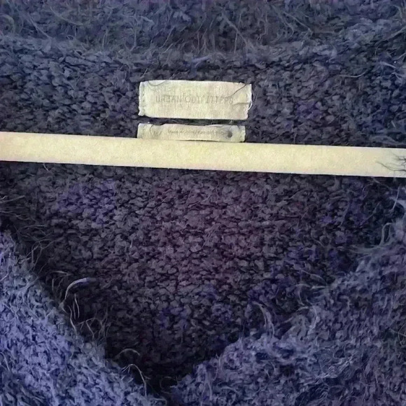 COPY - Urban Outfitters sweater - Picture 3 of 4